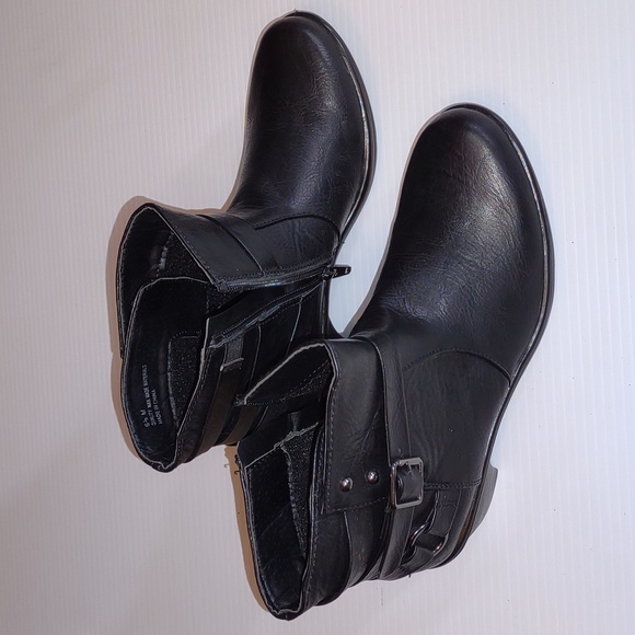 👣EASY STREET Comfort Wave Carson Booties - Picture 9 of 13